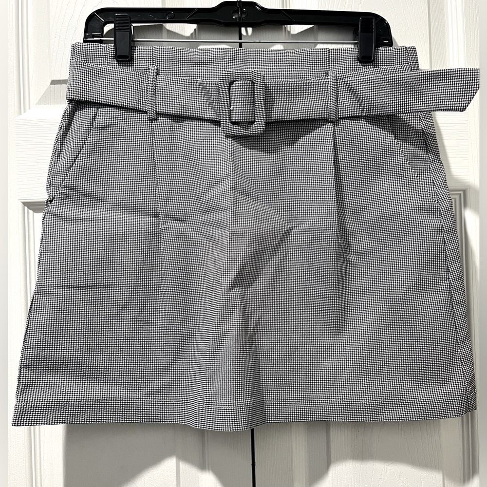 Tinas Fashion Houndstooth Belted Mini Skirt